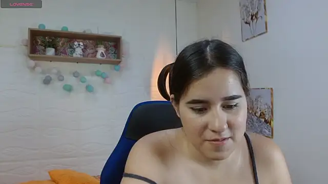 tulunaroja online show from October 24, 7:54 pm