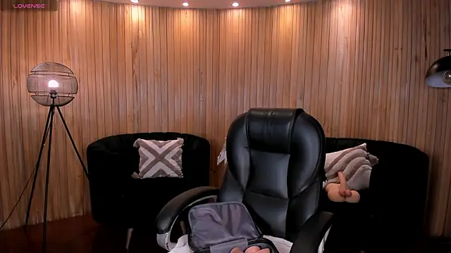 Snapshot of MeganScott chatting on July 27, 12:23 pm MeganScott online show from July 27, 12:23 pm