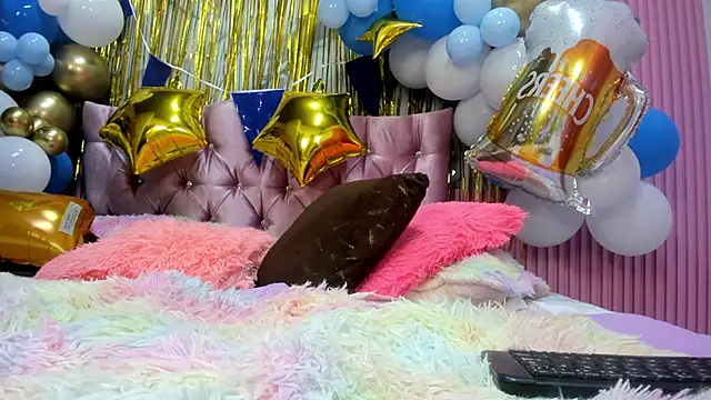 Snapshot of Mindy_19 chatting on September 22, 10:56 pm Mindy 19 online show from September 22, 10:56 pm