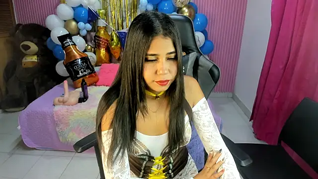 Snapshot of Mindy_19 chatting on September 28, 10:42 am Mindy 19 online show from September 28, 10:42 am