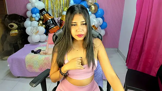 Snapshot of Mindy_19 chatting on October 1, 10:54 am Mindy 19 online show from October 1, 10:54 am