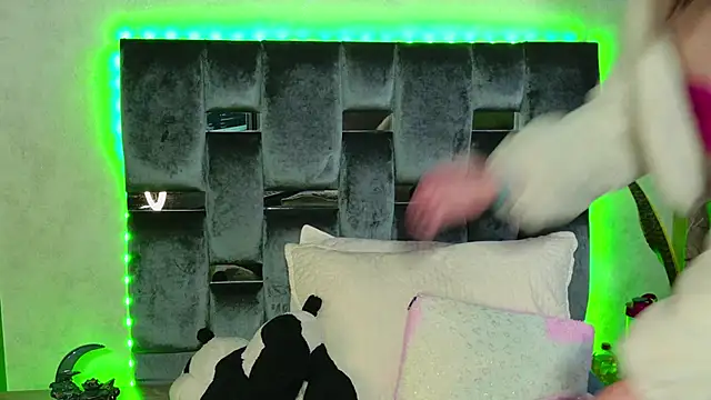 Taurito    online show from October 25, 4:20 am