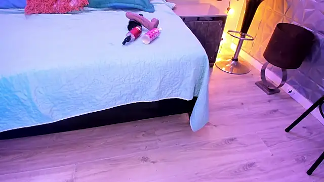 Snapshot of Scarletbigbug chatting on September 29, 6:35 pm Scarletbigbug online show from September 29, 6:35 pm