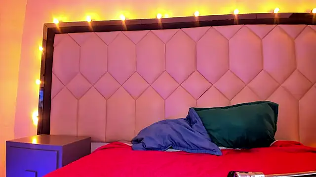 Snapshot of Scarletbigbug chatting on September 30, 6:35 pm Scarletbigbug online show from September 30, 6:35 pm