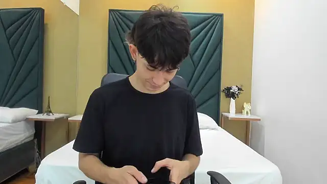 Michael blue online show from April 1, 7:33 pm