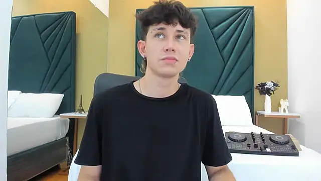 Michael blue online show from April 7, 8:31 pm