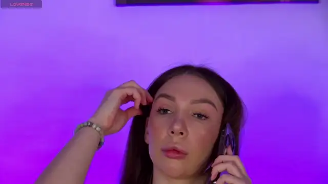 AlysonHuxley  online show from November 9, 4:27 pm