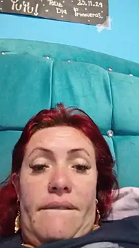 carolinhe  online show from December 2, 2:45 pm