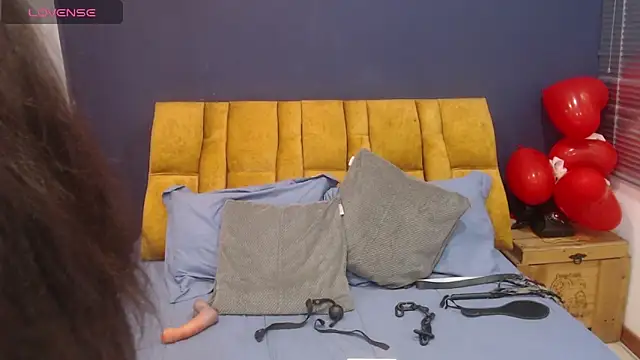 KendraaSimons online show from March 9, 7:40 pm