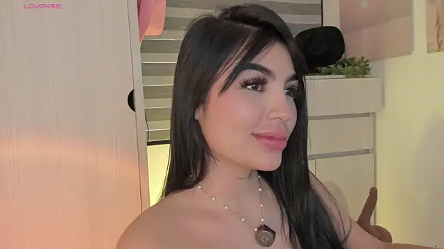 Snapshot of EmmyKenner chatting on April 4, 12:02 pm EmmyKenner online show from April 4, 12:02 pm