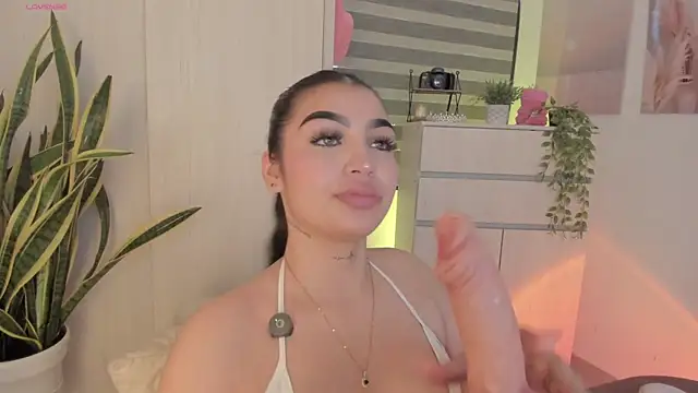EmmyKenner online show from July 6, 12:02 pm
