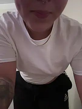 babykalirose online show from October 11, 2:55 am