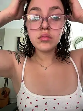 babykalirose online show from April 27, 1:42 pm