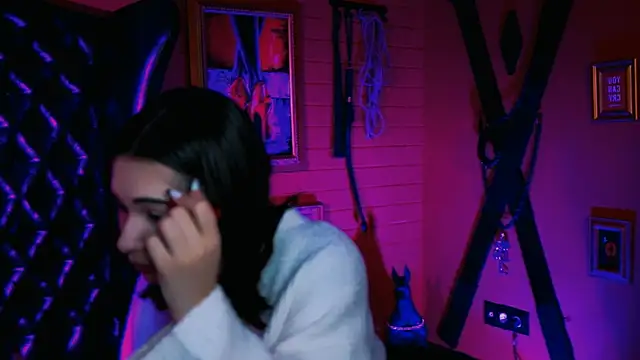 KimClarks  online show from October 15, 10:15 am