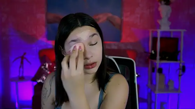 KimClarks  online show from December 5, 12:47 pm