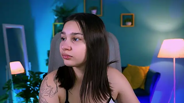 KimClarks  online show from December 19, 11:50 am