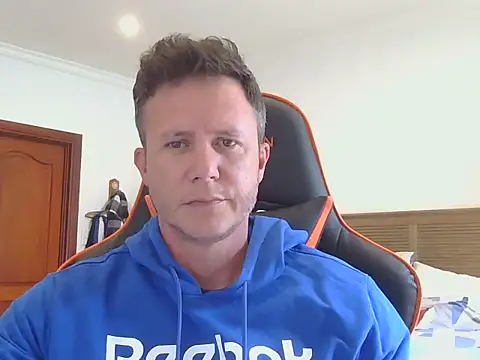 Snapshot of TroyDieselXXX chatting on November 4, 6:45 am TroyDieselXXX online show from November 4, 6:45 am