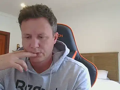 Snapshot of TroyDieselXXX chatting on November 16, 12:00 pm TroyDieselXXX online show from November 16, 12:00 pm