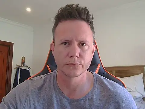 Snapshot of TroyDieselXXX chatting on November 19, 7:19 am TroyDieselXXX online show from November 19, 7:19 am