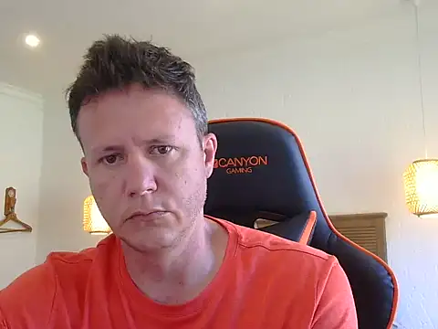 Snapshot of TroyDieselXXX chatting on December 2, 5:24 am TroyDieselXXX online show from December 2, 5:24 am