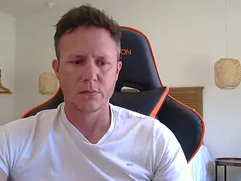 Snapshot of TroyDieselXXX chatting on December 5, 8:23 am TroyDieselXXX online show from December 5, 8:23 am