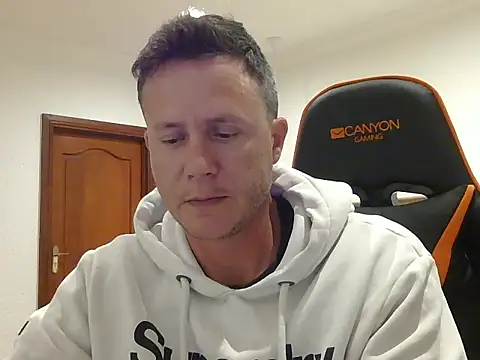 Snapshot of TroyDieselXXX chatting on December 22, 5:54 pm TroyDieselXXX online show from December 22, 5:54 pm