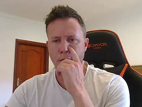 Snapshot of TroyDieselXXX chatting on December 23, 6:00 am TroyDieselXXX online show from December 23, 6:00 am