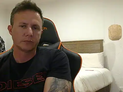 Snapshot of TroyDieselXXX chatting on January 8, 5:59 pm TroyDieselXXX online show from January 8, 5:59 pm