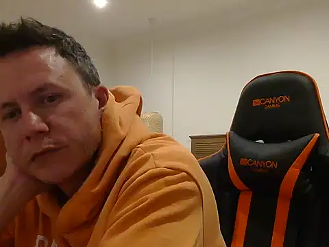 Snapshot of TroyDieselXXX chatting on January 13, 5:40 pm TroyDieselXXX online show from January 13, 5:40 pm