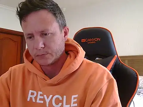 Snapshot of TroyDieselXXX chatting on January 15, 6:40 am TroyDieselXXX online show from January 15, 6:40 am