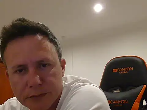 Snapshot of TroyDieselXXX chatting on January 15, 6:44 pm TroyDieselXXX online show from January 15, 6:44 pm