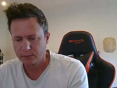 Snapshot of TroyDieselXXX chatting on February 3, 5:05 am TroyDieselXXX online show from February 3, 5:05 am