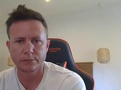 Snapshot of TroyDieselXXX chatting on February 6, 5:45 am TroyDieselXXX online show from February 6, 5:45 am