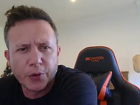 Snapshot of TroyDieselXXX chatting on February 9, 5:44 am TroyDieselXXX online show from February 9, 5:44 am