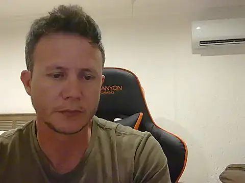 Snapshot of TroyDieselXXX chatting on February 16, 5:42 pm TroyDieselXXX online show from February 16, 5:42 pm