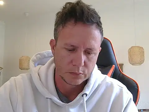 Snapshot of TroyDieselXXX chatting on February 17, 5:48 am TroyDieselXXX online show from February 17, 5:48 am