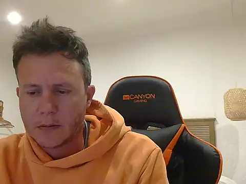 Snapshot of TroyDieselXXX chatting on February 17, 6:36 pm TroyDieselXXX online show from February 17, 6:36 pm