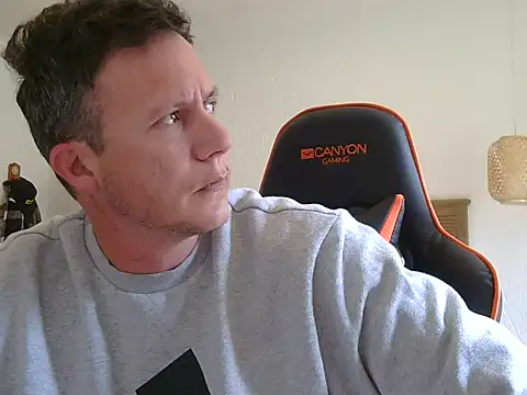 Snapshot of TroyDieselXXX chatting on February 21, 8:04 am TroyDieselXXX online show from February 21, 8:04 am