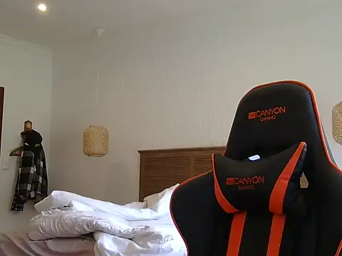 Snapshot of TroyDieselXXX chatting on February 22, 6:35 am TroyDieselXXX online show from February 22, 6:35 am