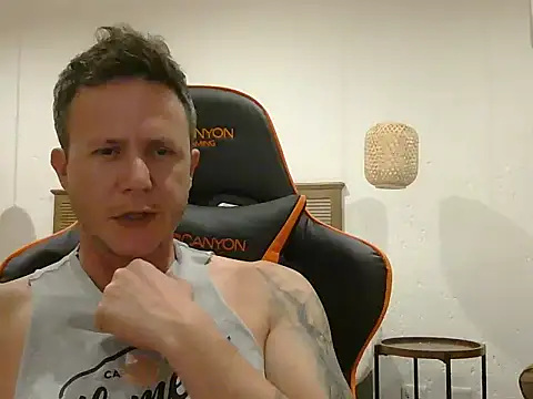 Snapshot of TroyDieselXXX chatting on February 22, 6:39 pm TroyDieselXXX online show from February 22, 6:39 pm