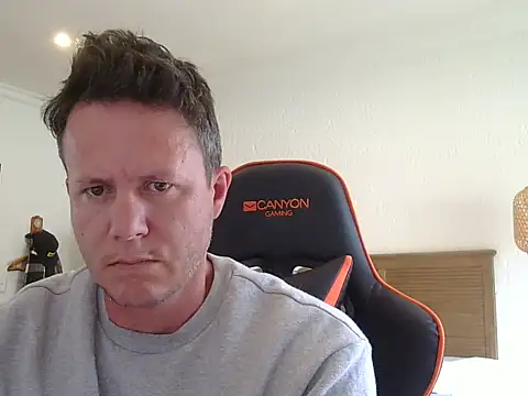 Snapshot of TroyDieselXXX chatting on February 23, 8:22 am TroyDieselXXX online show from February 23, 8:22 am