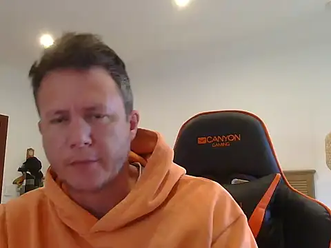 Snapshot of TroyDieselXXX chatting on March 4, 5:24 am TroyDieselXXX online show from March 4, 5:24 am