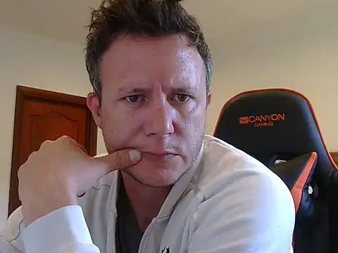 Snapshot of TroyDieselXXX chatting on March 17, 5:00 am TroyDieselXXX online show from March 17, 5:00 am