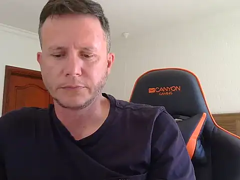 Snapshot of TroyDieselXXX chatting on March 27, 9:32 am TroyDieselXXX online show from March 27, 9:32 am