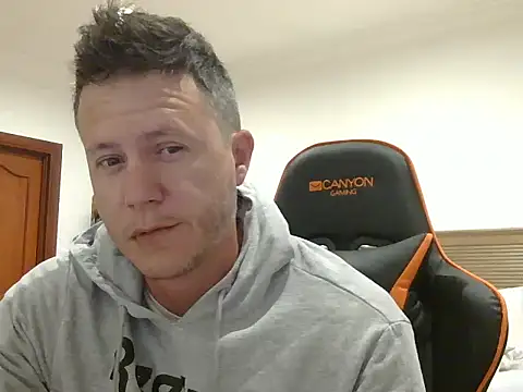 Snapshot of TroyDieselXXX chatting on March 30, 4:02 am TroyDieselXXX online show from March 30, 4:02 am