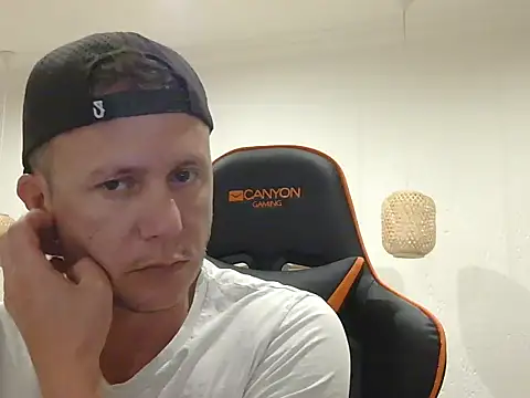 Snapshot of TroyDieselXXX chatting on March 30, 5:03 pm TroyDieselXXX online show from March 30, 5:03 pm