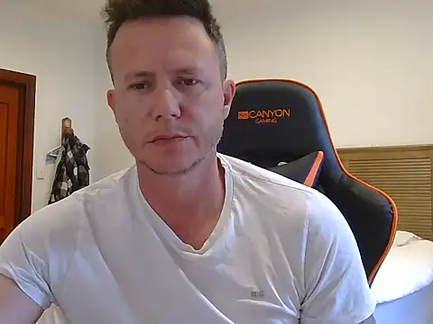 Snapshot of TroyDieselXXX chatting on March 31, 5:30 am TroyDieselXXX online show from March 31, 5:30 am