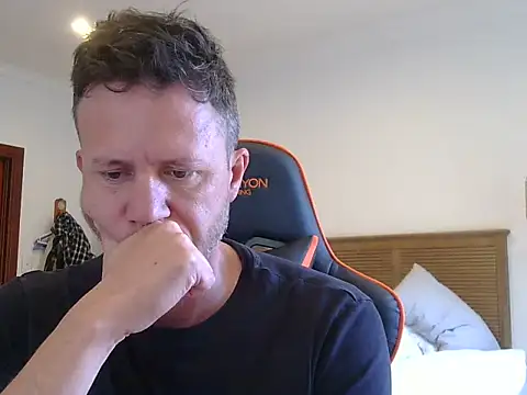 Snapshot of TroyDieselXXX chatting on April 2, 5:49 am TroyDieselXXX online show from April 2, 5:49 am