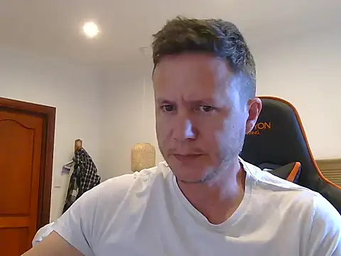 Snapshot of TroyDieselXXX chatting on April 3, 4:43 am TroyDieselXXX online show from April 3, 4:43 am