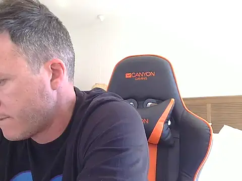 Snapshot of TroyDieselXXX chatting on April 4, 8:34 am TroyDieselXXX online show from April 4, 8:34 am